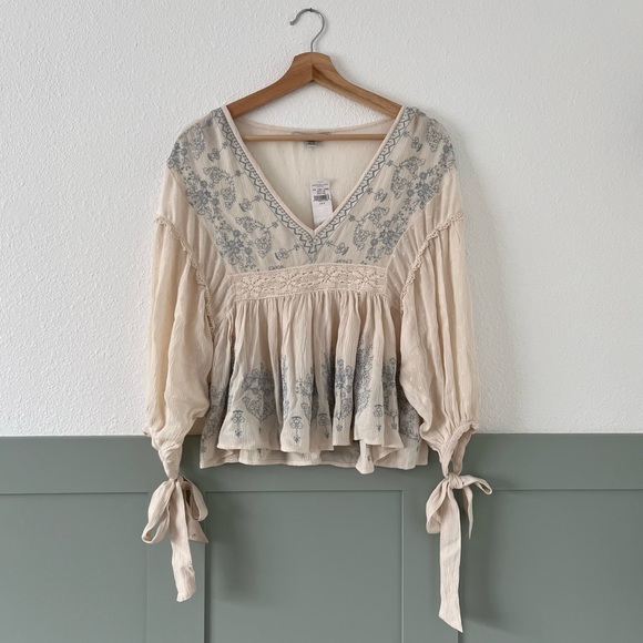 American Eagle Outfitters Tops - American Eagle Blouse